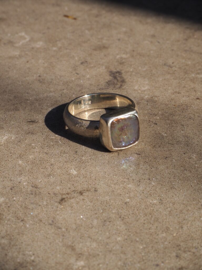 Pierścionek srebrny z perłą