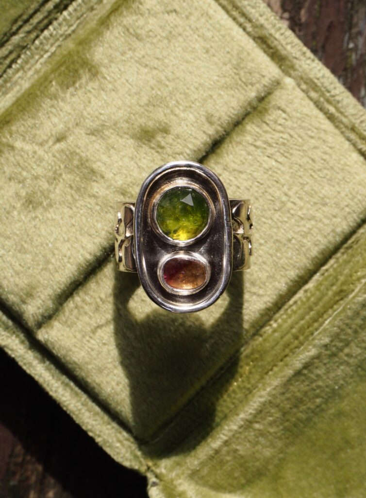 Pierścionek srebrny Vesonit & Turmalin