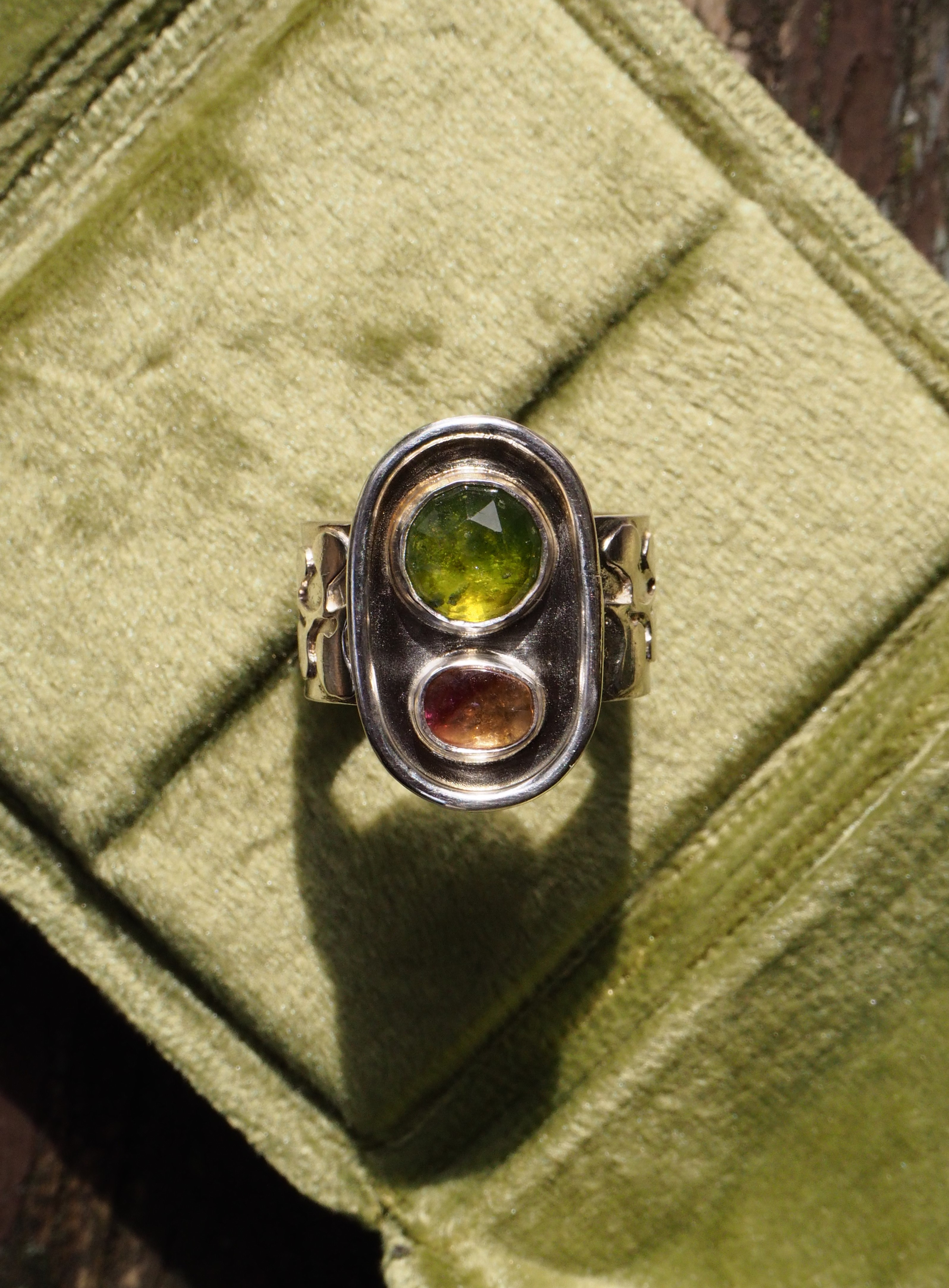 Pierścionek srebrny Vesonit & Turmalin