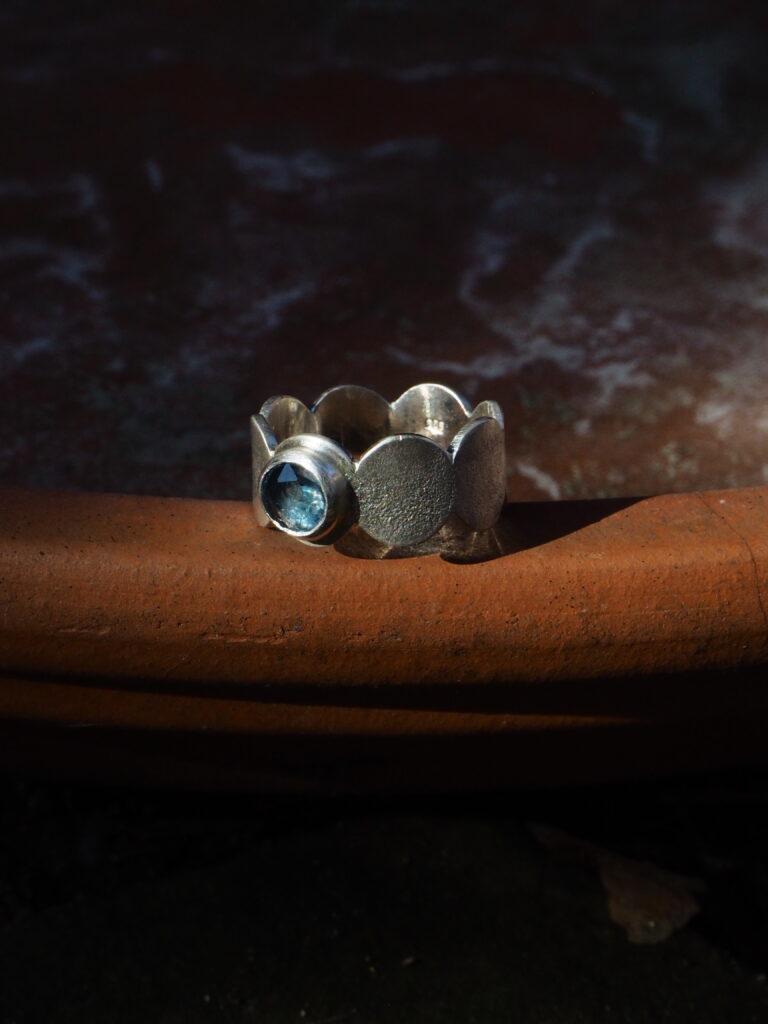 Srebrny pierścionek KYANIT