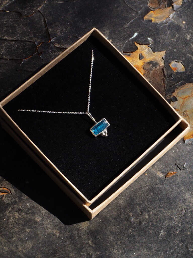 Naszyjnik z kyanitem NIL